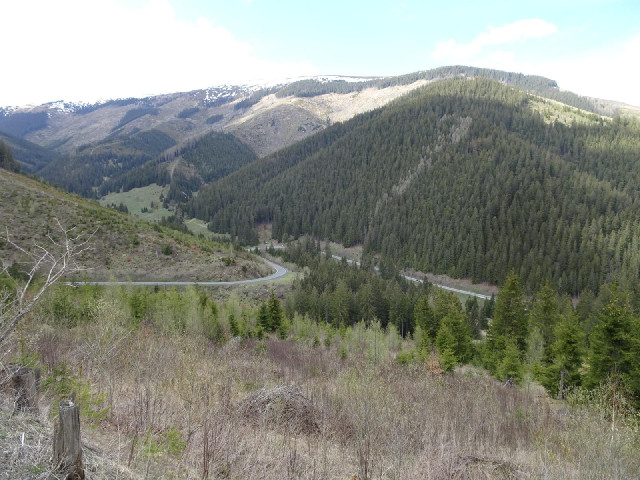 Another wonderful view. I've just come up that road and am now near to the snow line.