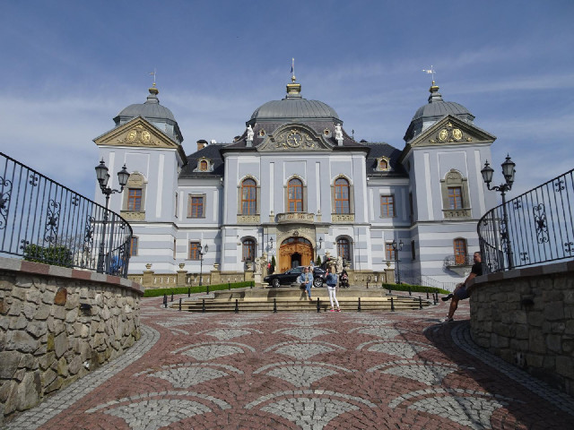 A better view of the front.