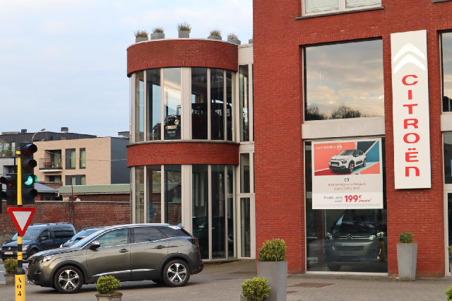 The Citroën showroom has a very old car on display upstairs.
