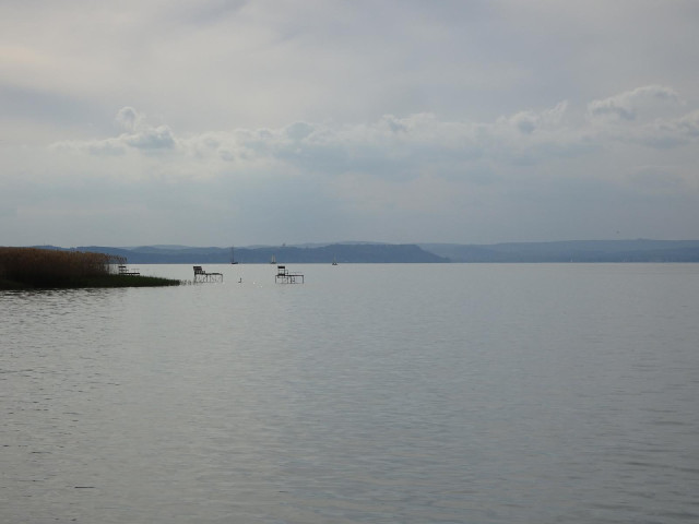 I'm going for a walk along the lake shore to visit today's fifth and last road, even though the dist...