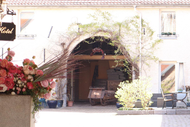 That hotel has a sleigh.