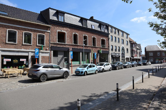 There's free parking for 30 minutes.