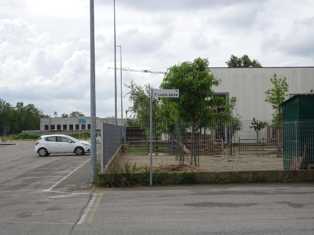 Round the corner is the one which I'm not officially visiting: 7th July 2005, the day of the bombing...