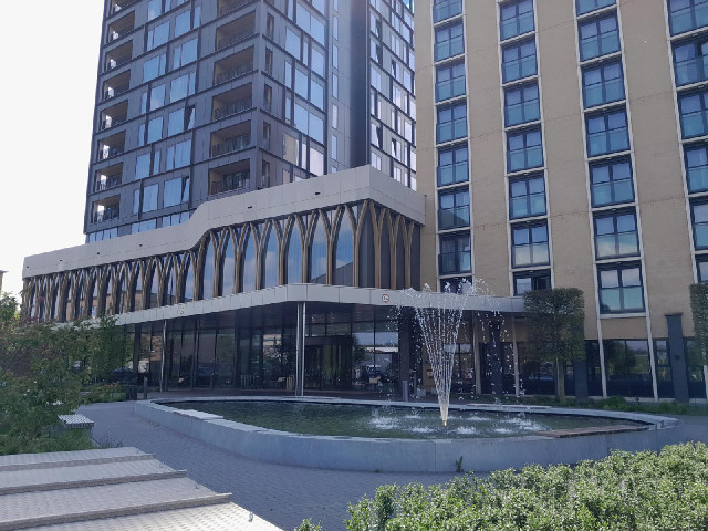 My hotel for tonight is a posh one.