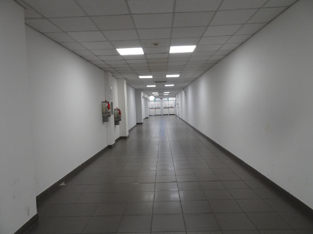 ... but the corridor leading to the toilets is like this.