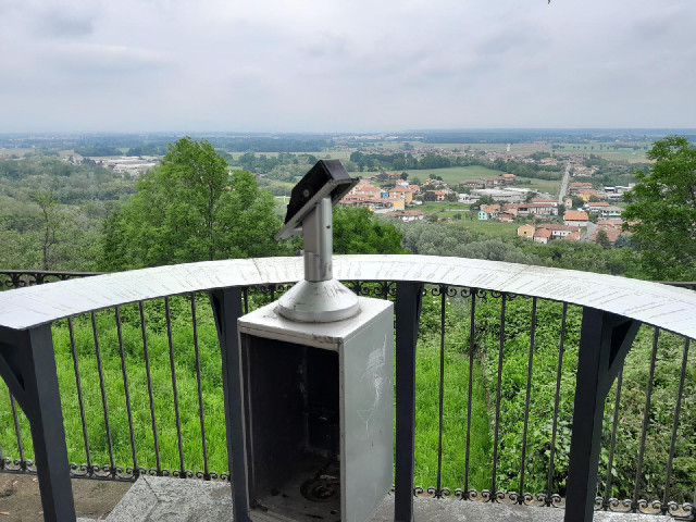 I spent about 15 minutes here. It was very relaxing. There was nobody else around, hardly any wind, ...