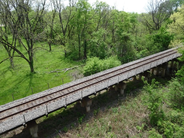 I'm surprised that a major long-distance railway line like this is single-track. Six trains passed m...
