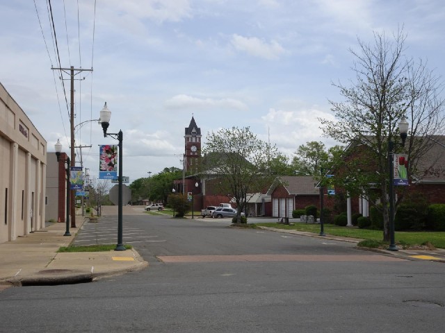 Arkadelphia (population 10912).