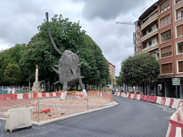 Amorebieta has a pleasant town centre, although I have no idea what that big statue is. I'm pretty s...