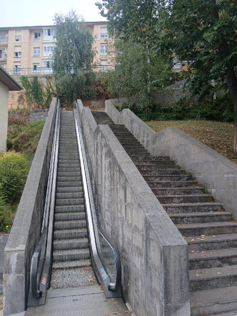 Oh, there are escalators too.