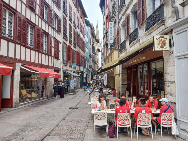 Bayonne.