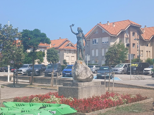 The town is called Somo.