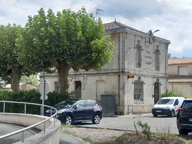The Post Office in &Eacute;tauliers.