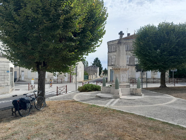 The war memorial in Tesson is decorated with a different type of shells.