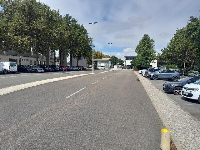 I'm now near La Rochelle University, where most of the roads are named after academics. This is Rue ...