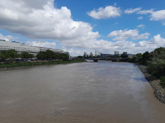 I'm now crossing the second branch of the Loire, to the North bank. This is the view upstream.