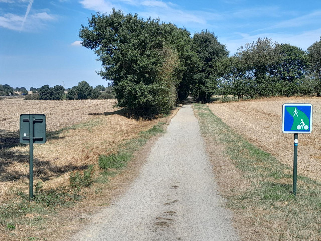 Another section of former railway line, which will take me for the next 11 km, almost to my hotel.