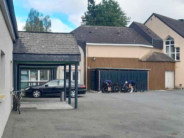 There are two other English cyclists staying here and, unlike me, they noticed that there's a design...