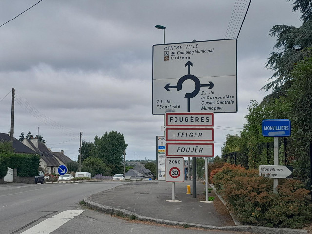 This is the first town I've seen where the official name sign is in French, Breton and Gallo.